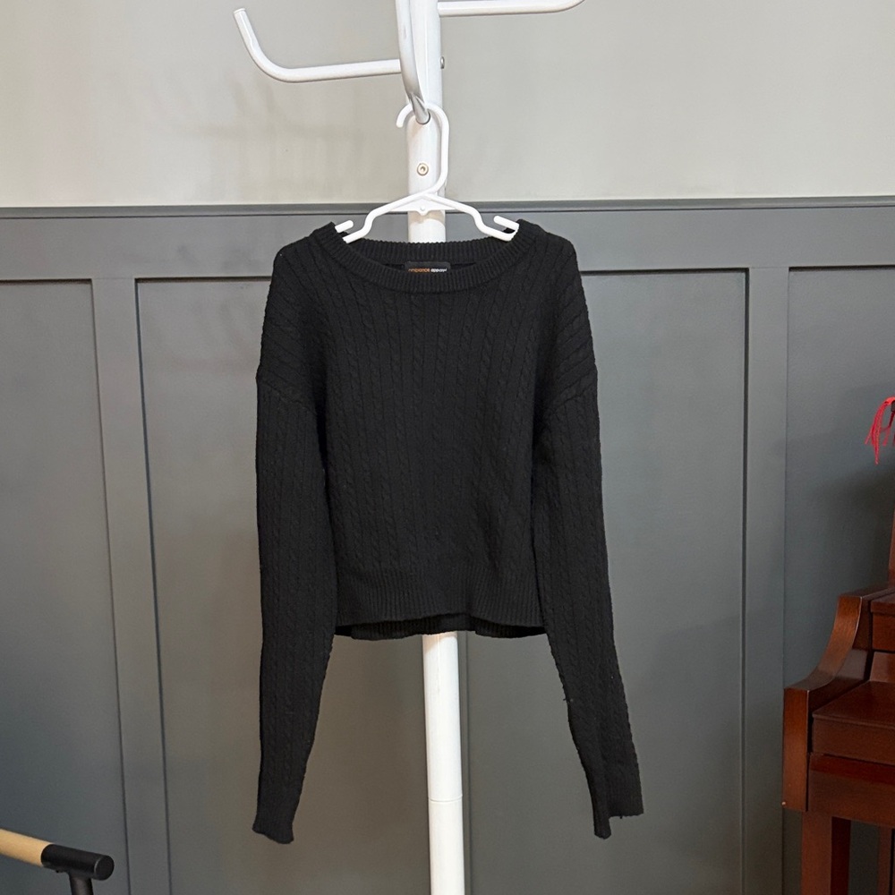Black Cable Crop Knit Sweater